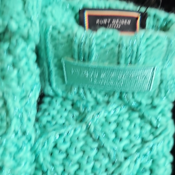 Kurt Geiger Green Cable Knit Hat and Gloves Set NWT - Picture 5 of 8